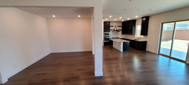 Building Photo - Stunning home with luxurious wood floor and beautiful spacious yard