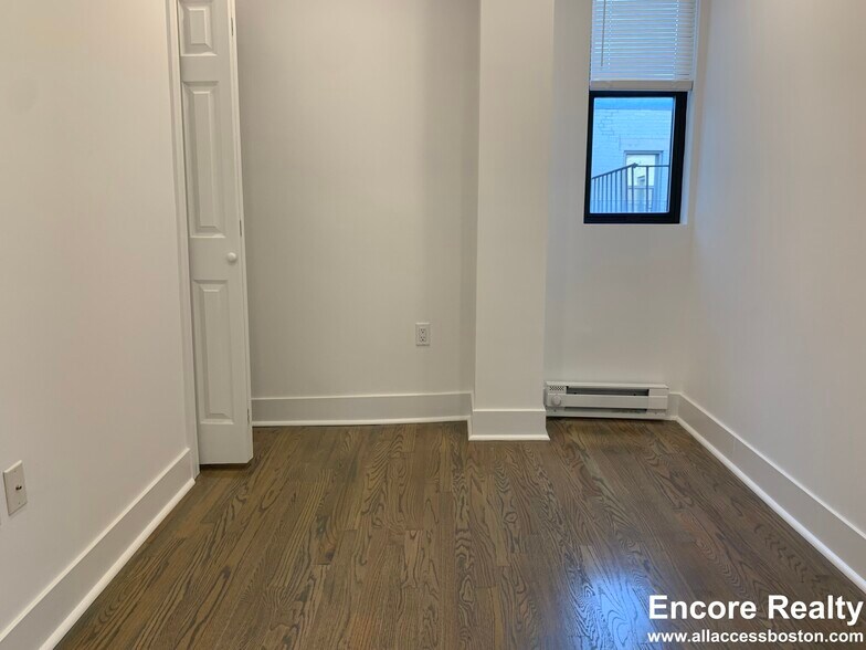 Building Photo - 29 Peterborough St