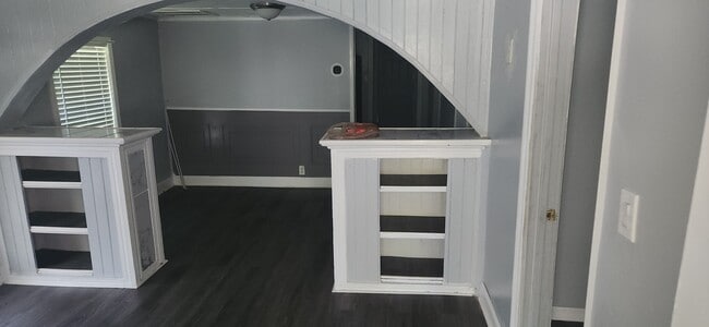 Building Photo - 301 E Bay St