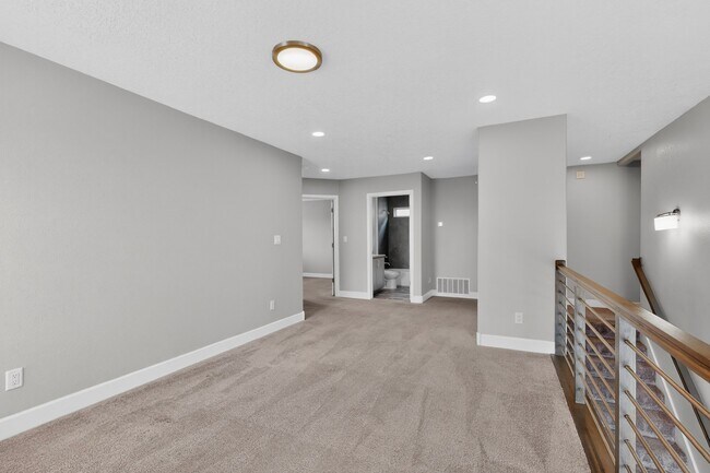 Building Photo - 5603 Linq Ct NE