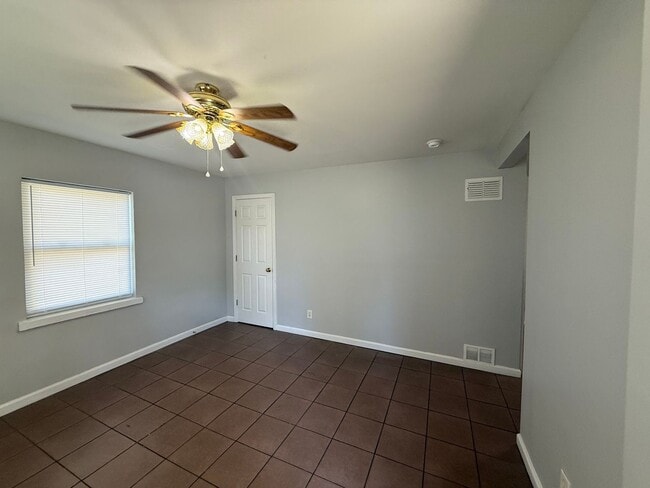 Building Photo - 636 S Wheatland Ave