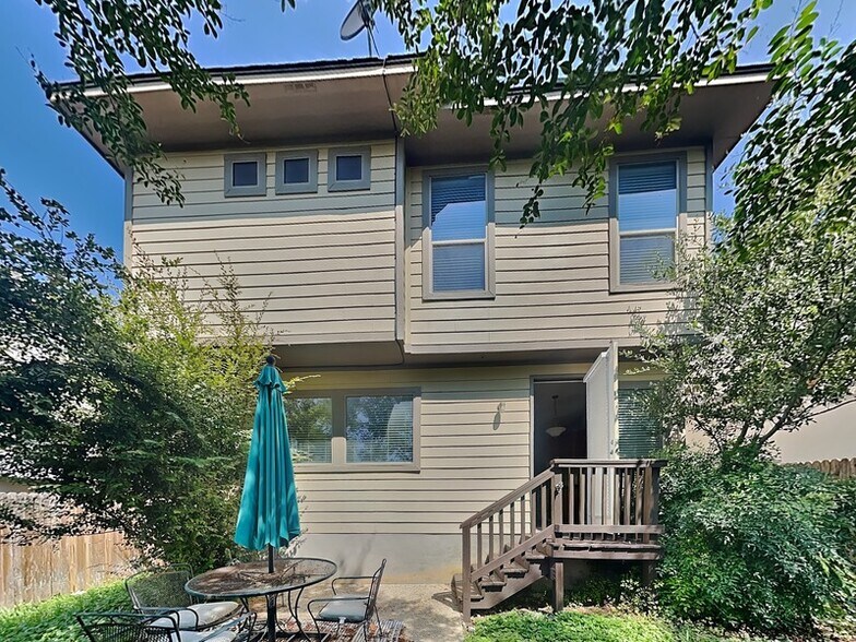 Building Photo - 1250 Nicholas Manor