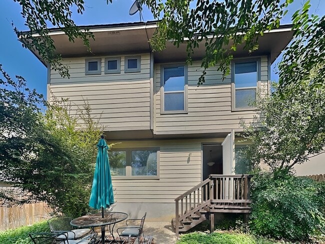 Building Photo - 1250 Nicholas Manor