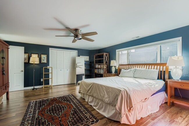 Building Photo - Bitter Lake Home