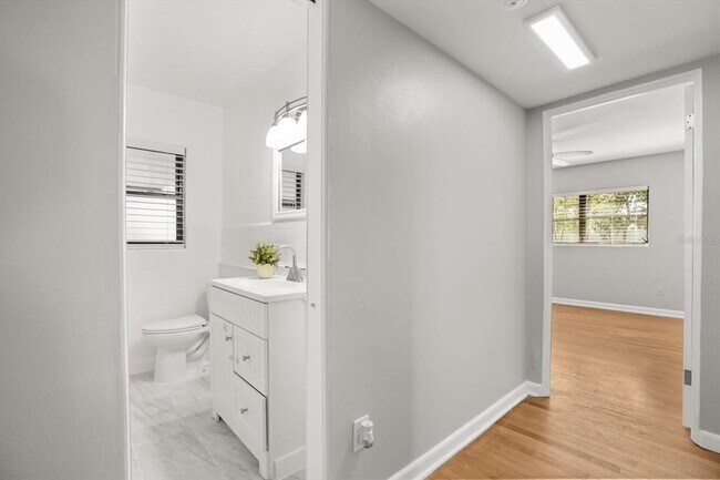 Building Photo - 524 Byron Rd