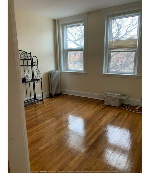 Building Photo - 382 Riverway