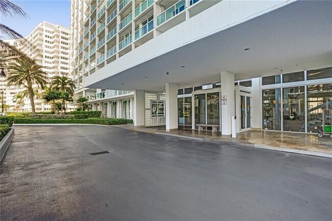 Building Photo - 2100 S Ocean Ln