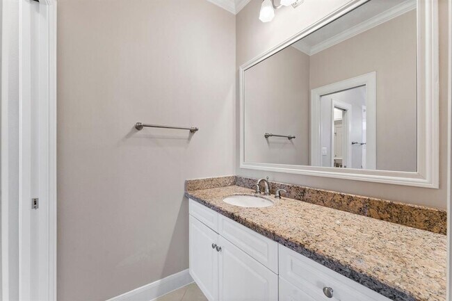 Building Photo - 1038 Memorial Village Dr