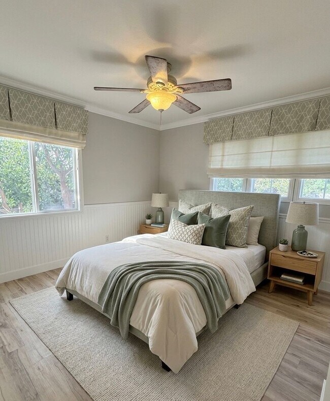 Building Photo - Beautiful 4 Bedroom, 2.5 Bathroom Home in West Irvine Pointe Community