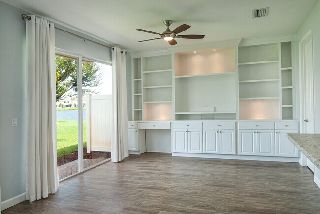 Building Photo - 9986 E Villa Cir