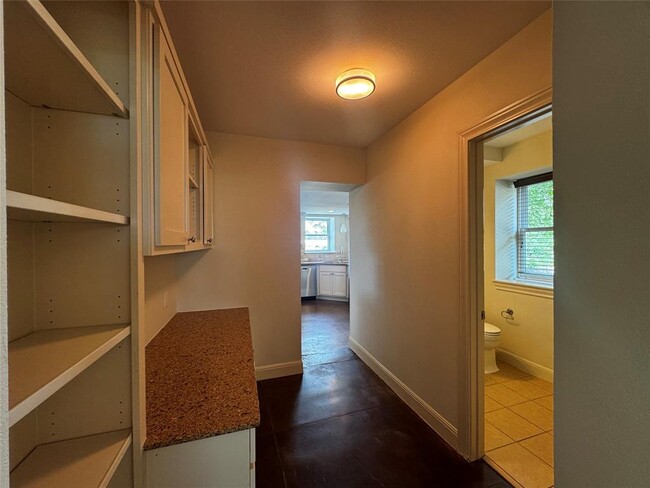 Building Photo - 1216 W 22nd St