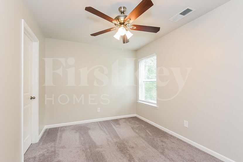 Building Photo - 40 Maple Grove Dr