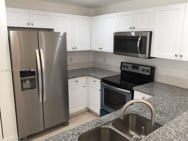 Building Photo - 10902 NW 83rd St