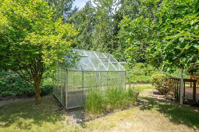 Building Photo - 3-Bedroom Gig Harbor Retreat with Private Setting and Modern Comforts