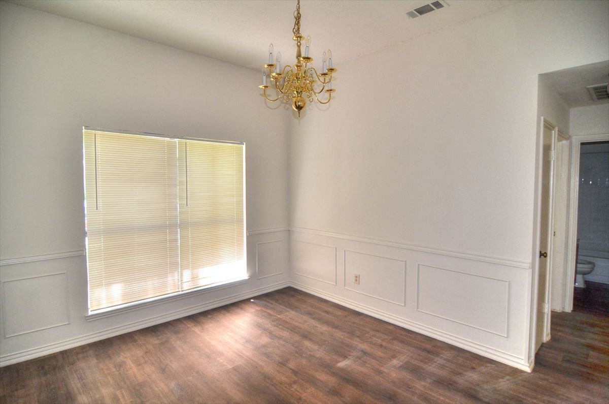 Building Photo - 8901 Greentree Dr