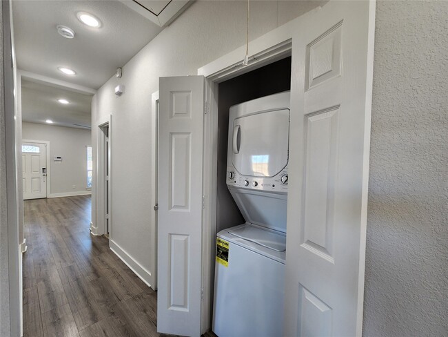 Building Photo - 9710 Tuffly St