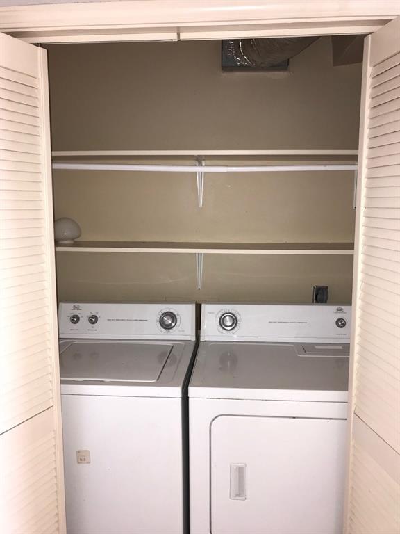 Building Photo - 107 E Willowick Ave