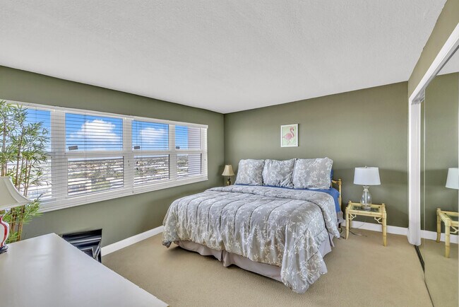 Building Photo - 3000 S Ocean Blvd