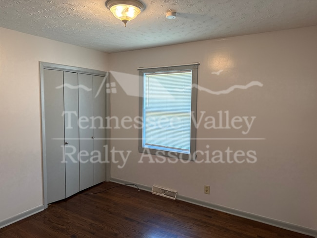 Building Photo - MOVE IN READY! TOUR TODAY! Check out this ...