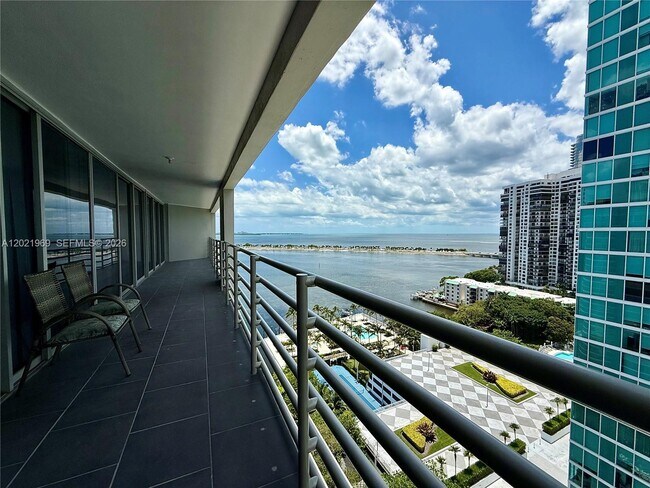Building Photo - 2025 Brickell Ave
