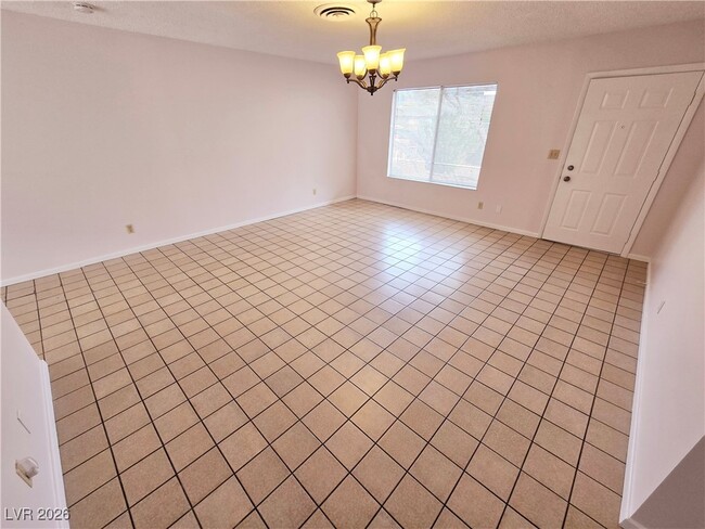 Building Photo - 1108 Meadbrook St