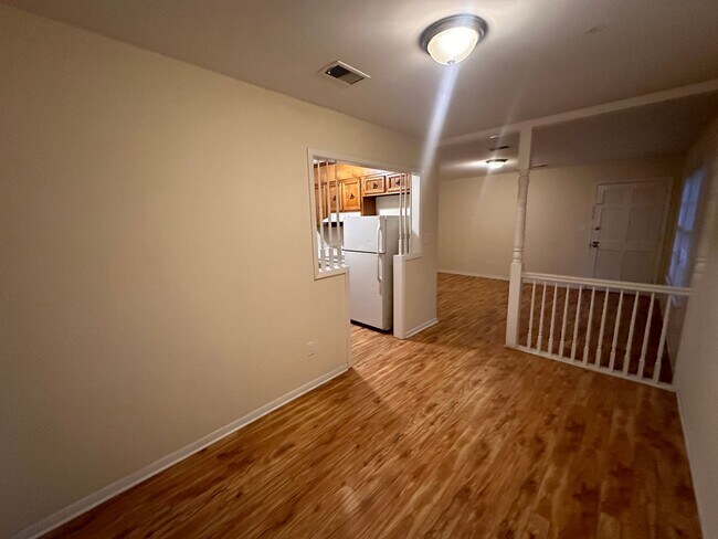 Building Photo - 801 Montclair Dr