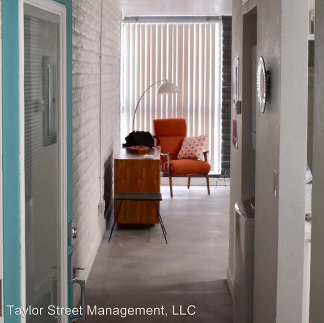 Building Photo - 328 E Willetta St