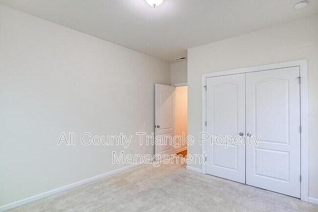 Building Photo - 728 Lampwick Ln