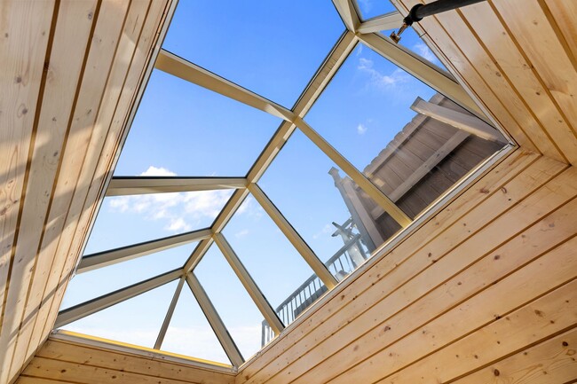 Building Photo - Beautiful loft in Downtown Denver!