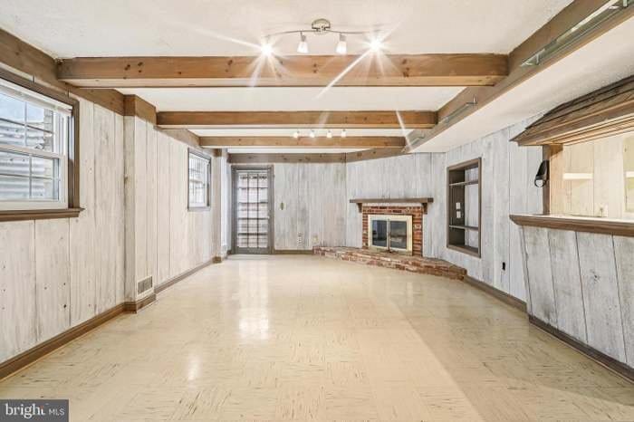 Building Photo - 16505 Henry Dr