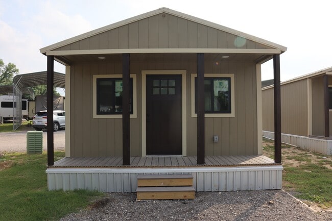 Primary Photo - 801 Silver Creek Azle Rd