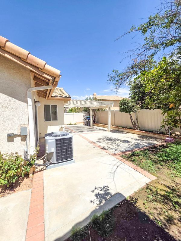 Building Photo - 980 Oakland Hills Dr