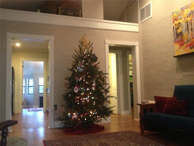 Building Photo - 711 NW 34th Pl