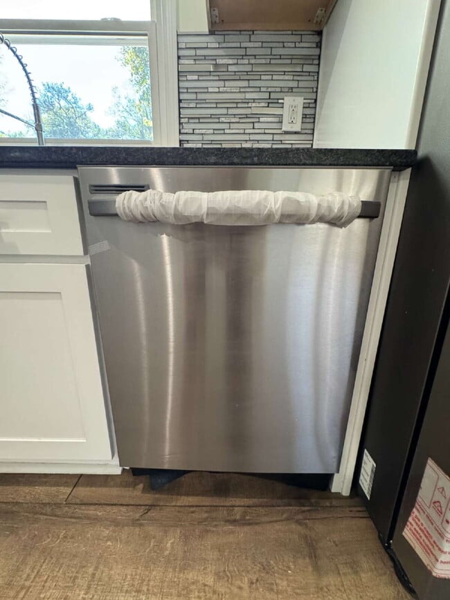 Building Photo - 3702 Chesapeake Way