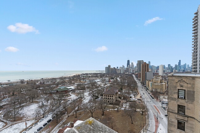 Building Photo - 2000 N Lincoln Park W