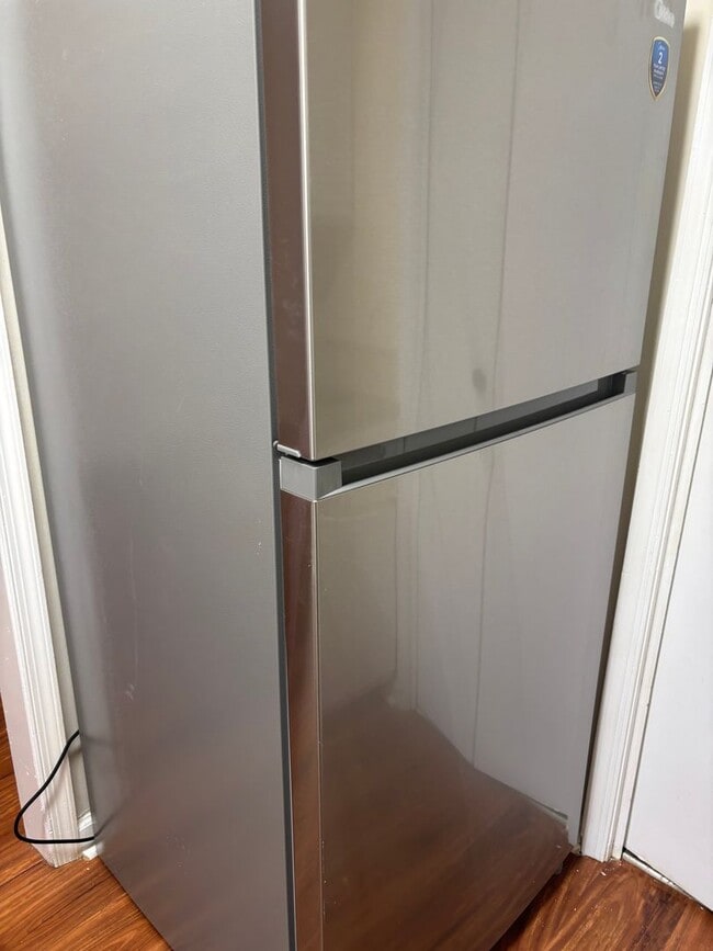 Building Photo - New Listing - Available Now!