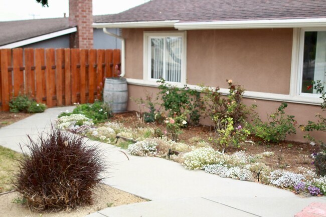 Building Photo - Charming 3-Bedroom Home with Fireplace & Private Yard – South B St, Lompoc