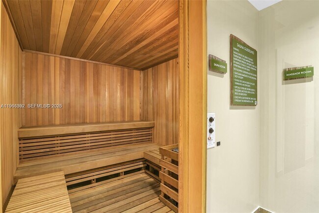 Building Photo - 2641 N Flamingo Rd