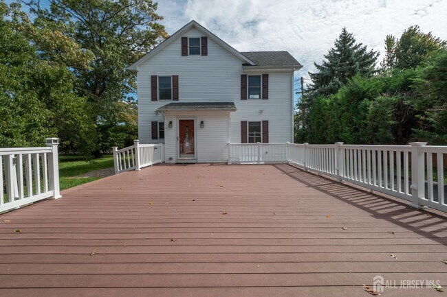 Building Photo - 135 Summerhill Rd