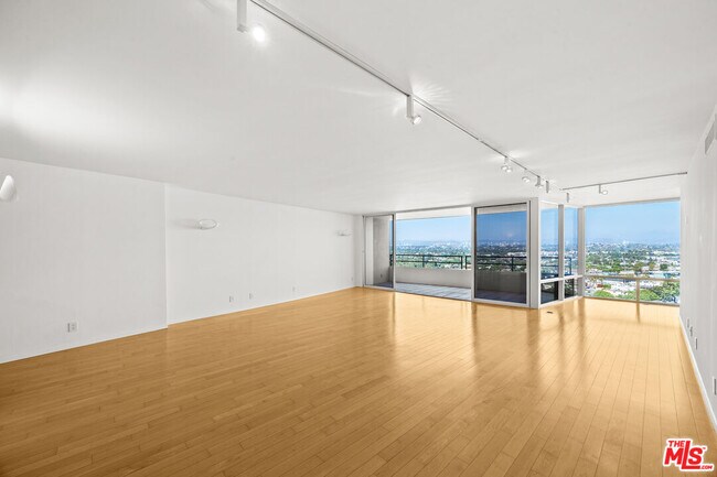 Building Photo - 4316 Marina City Dr