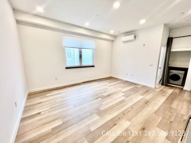 Building Photo - Gorgeous unit with W/D! Schedule your tour...