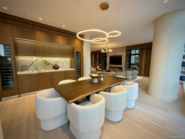 Building Photo - 18 W 53rd St