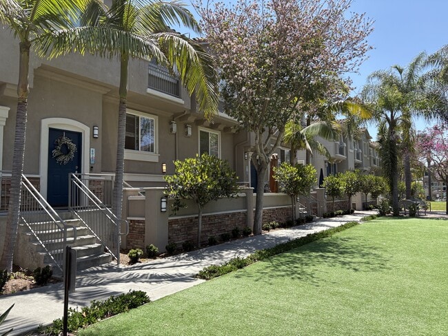 Building Photo - 4023 Bluff View Way