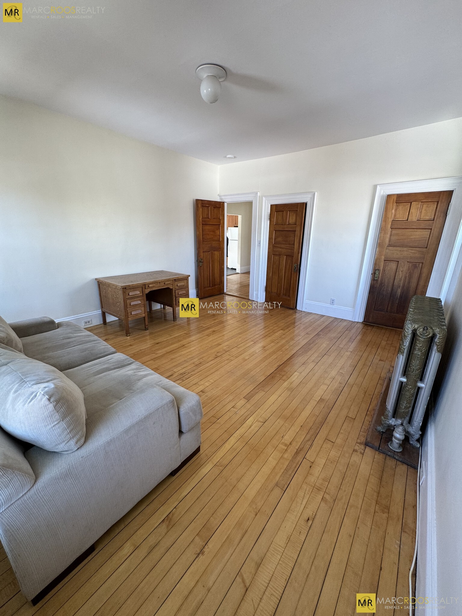 Building Photo - 465 Park Dr