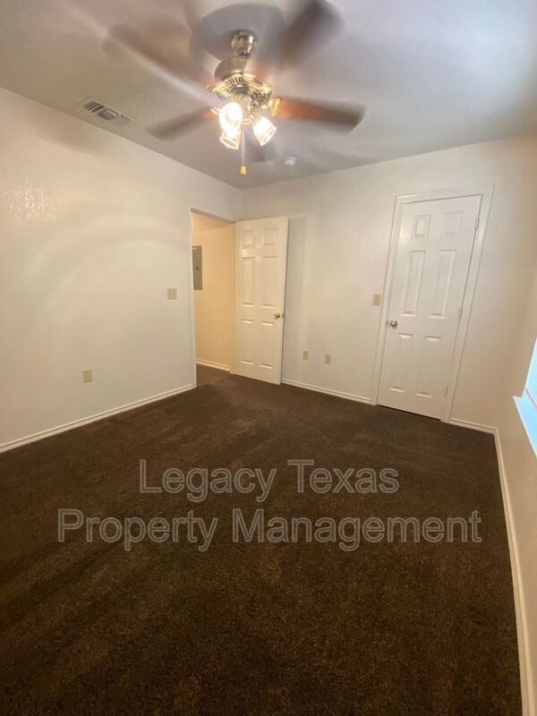 Building Photo - 1112 Williams Ave