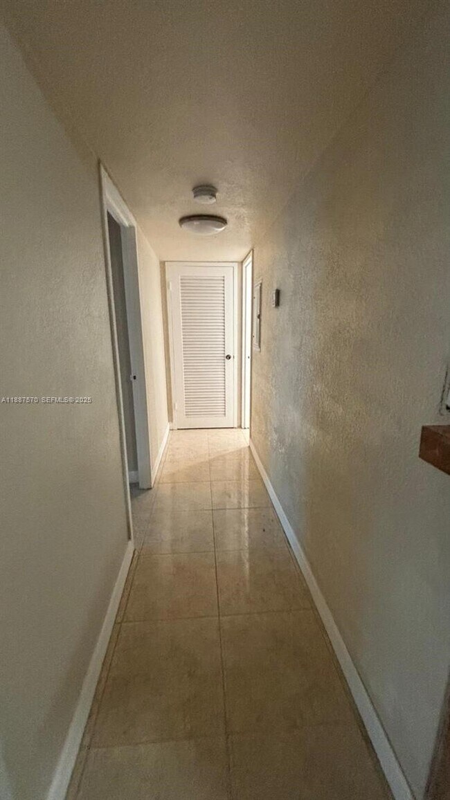 Building Photo - 1913 S Ocean Dr