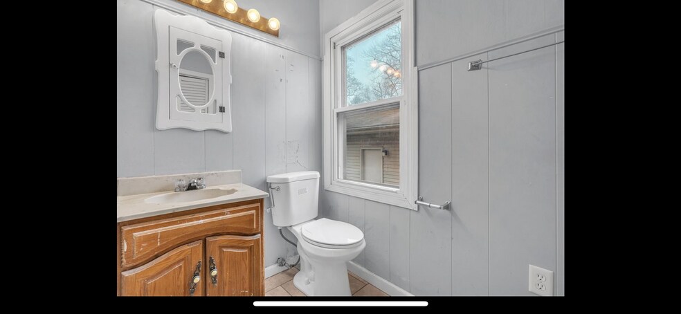 Building Photo - 925 Cherry St