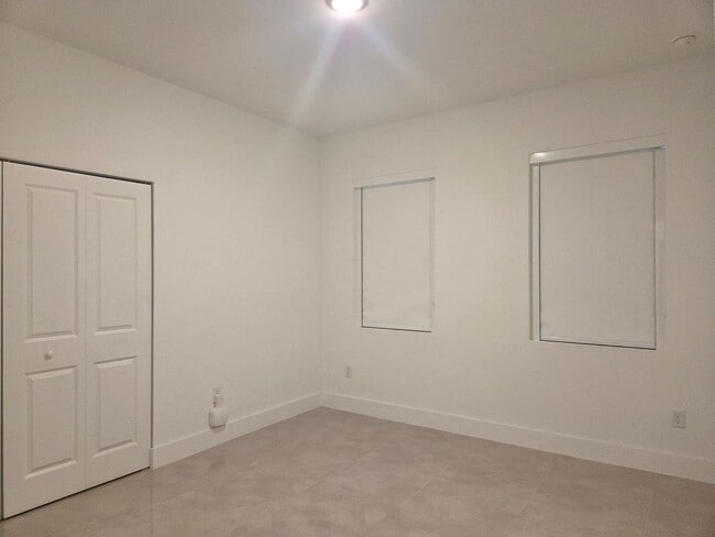 Building Photo - 4/2 in Villa Pass