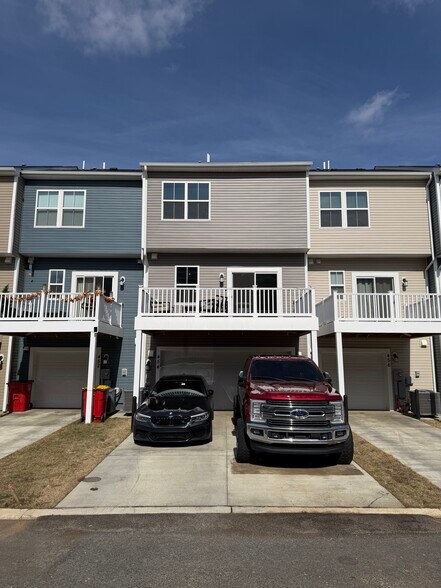 Building Photo - 454 18th Ave