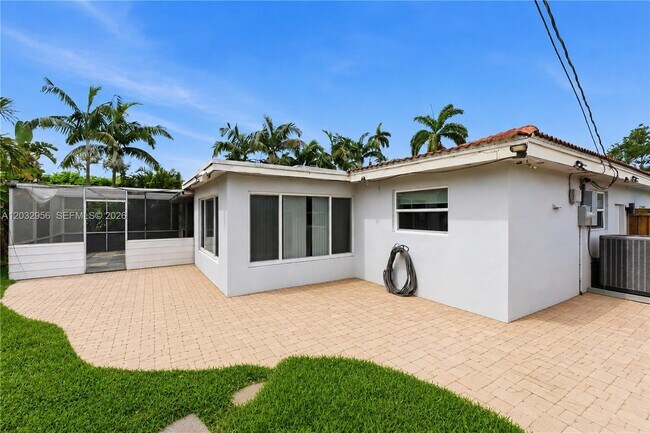 Building Photo - 719 N 31st Rd